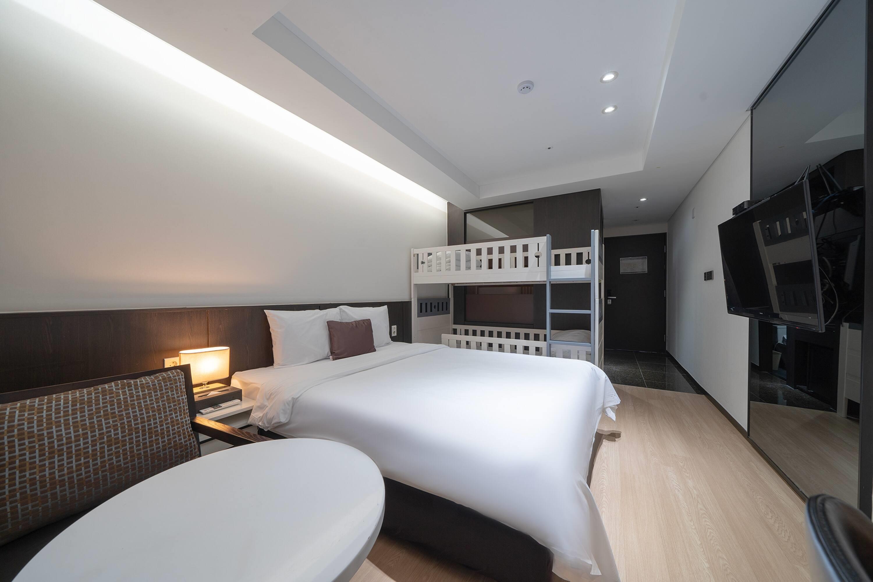 Room, Bunk Bed, Queen Bed