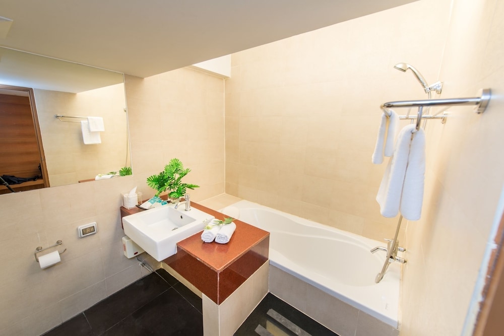 Laemtong Hotel Serviced Apartment 17/53