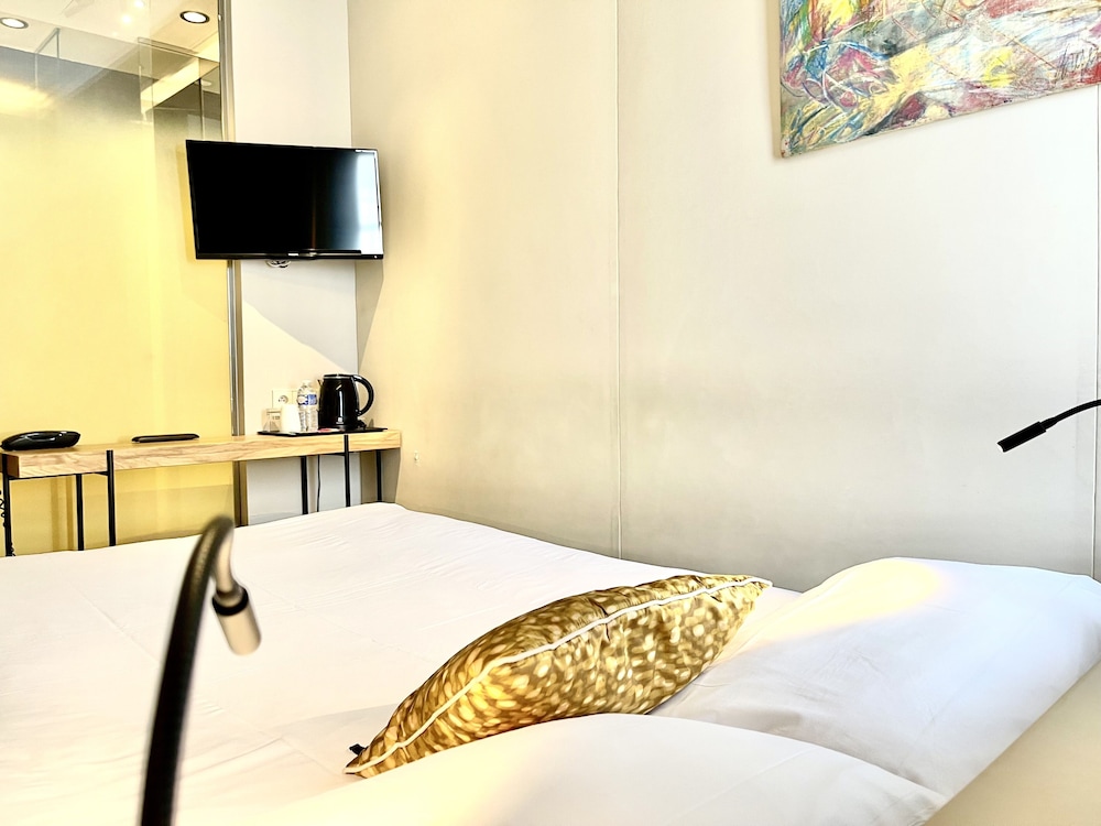 HOTEL BEAUSEJOUR RANELAGH 24/73