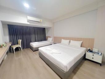 Standard, Triple, 2 Double Beds