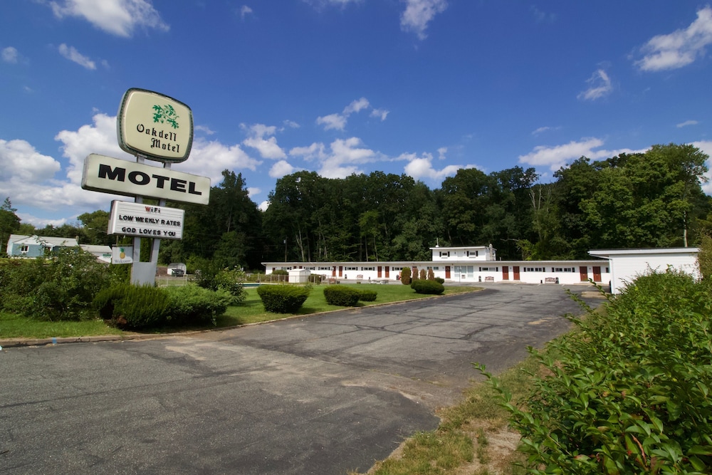 Oakdell Motel 38/57