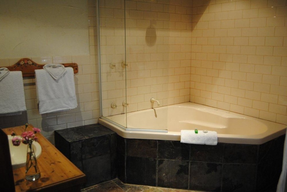 Clarendon Chalets 47/50