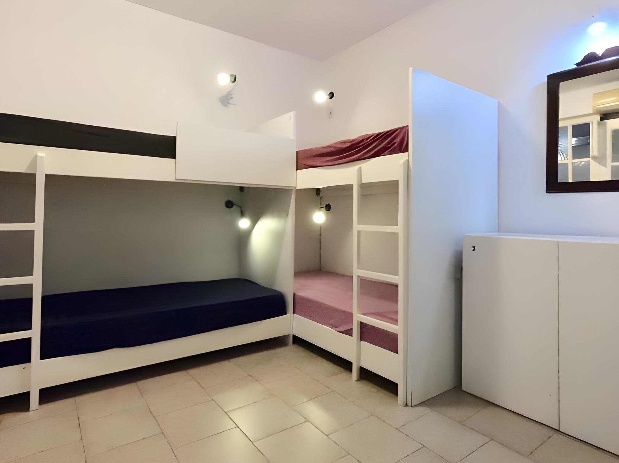 Fira Backpackers Place 6/15