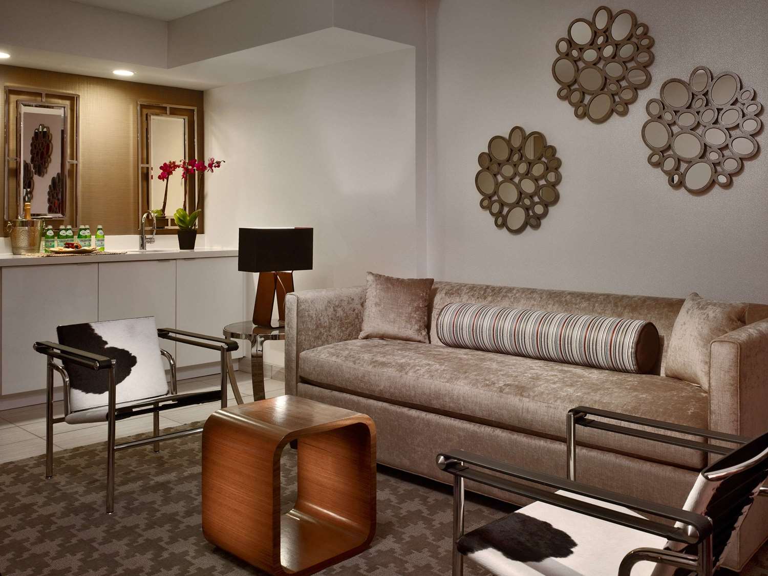 Sonesta Philadelphia Rittenhouse Square 10/30