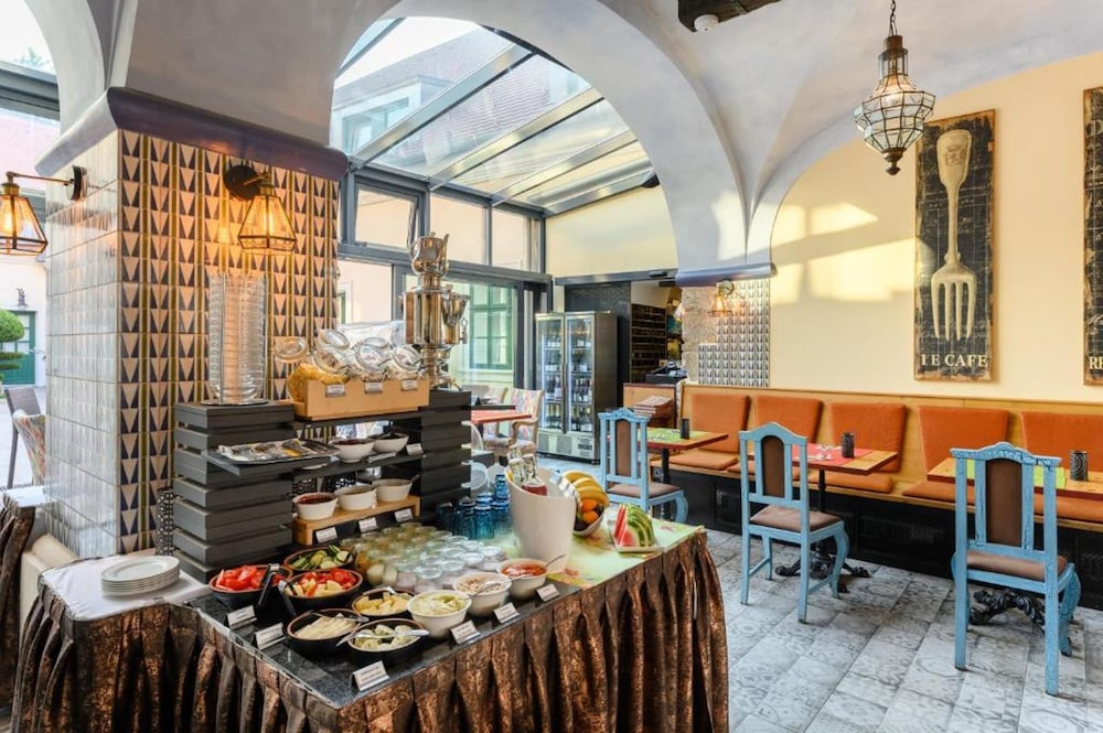 Maison Bistro And Hotel 52/71