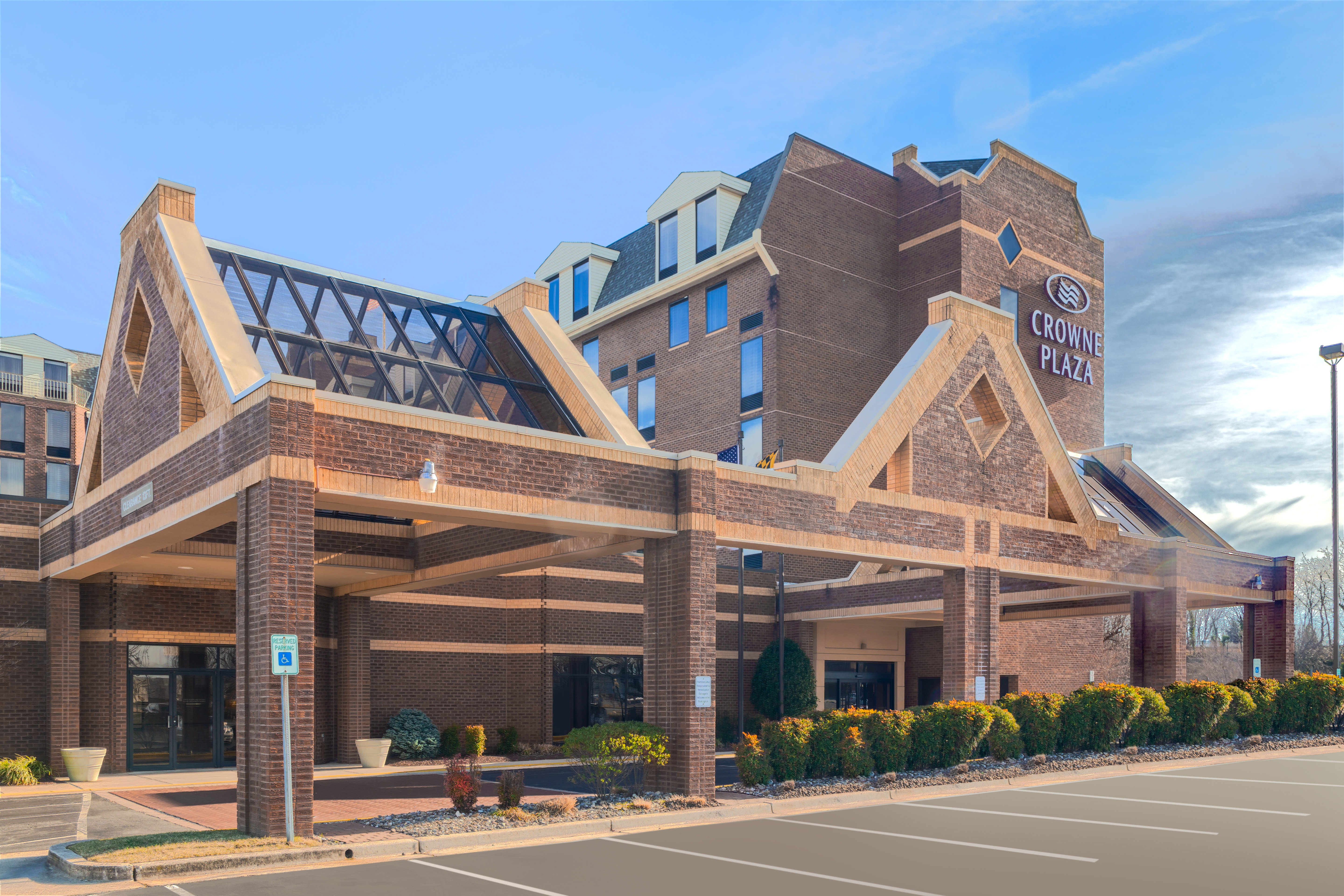 Crowne Plaza Annapolis Hotel 70/80