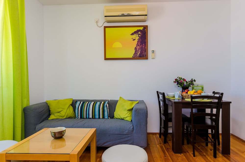 ORKA APARTMENTS 55/75