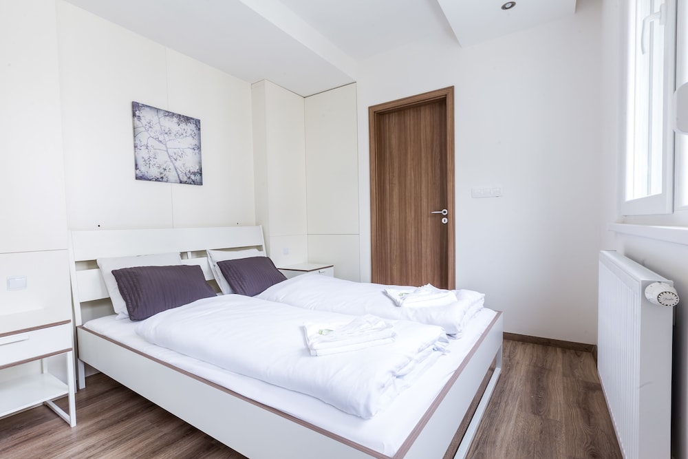 2 BEDROOMS, APARTMENT