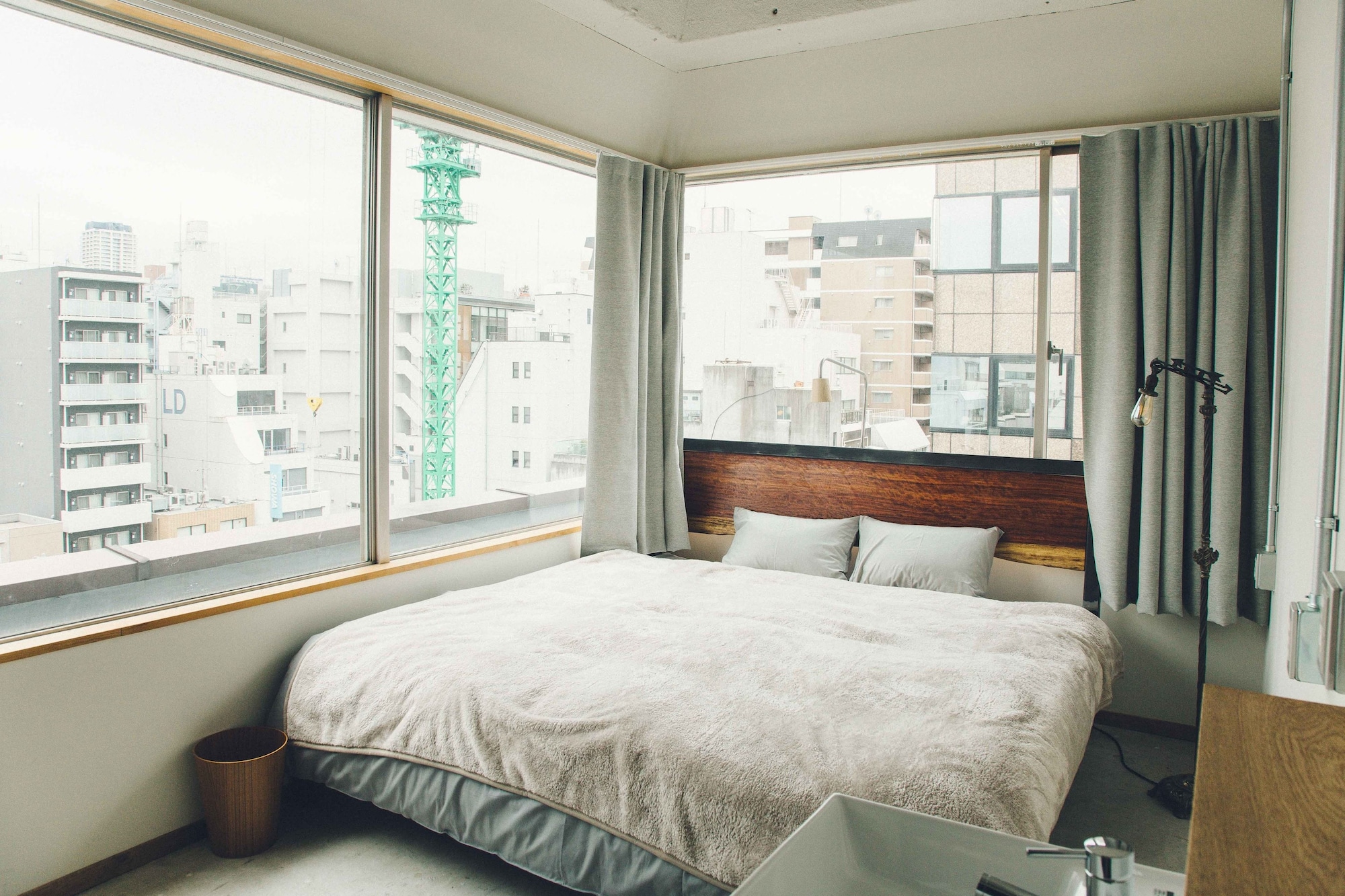 ROOM, KING BED, LARGE
