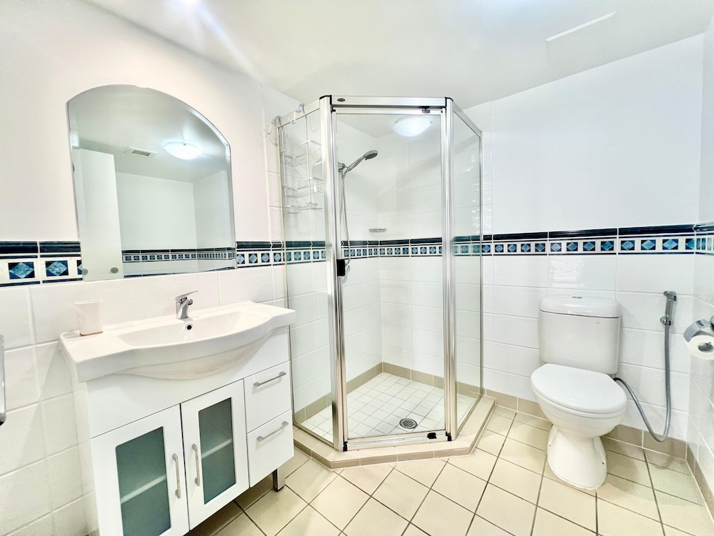 Wharf Boutique Apartments 74/78