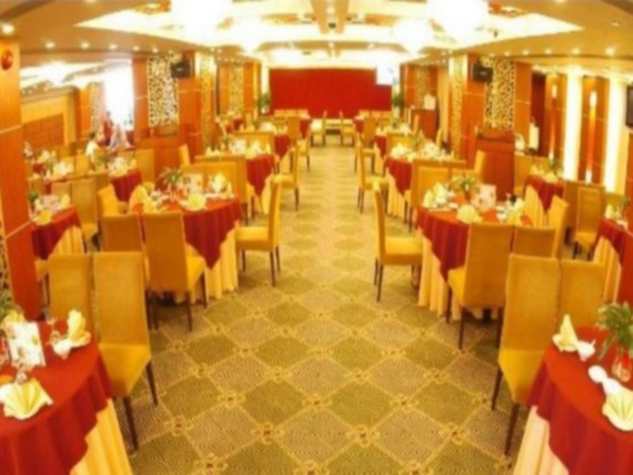 Rich Hotel 34/43