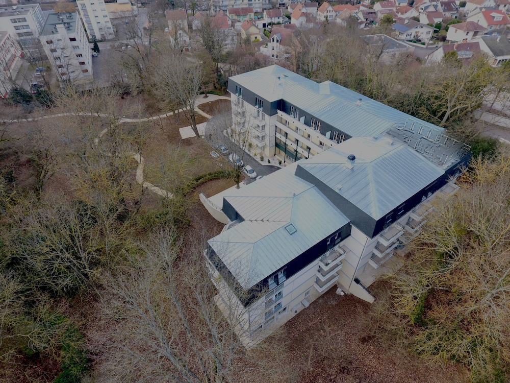 Home Médicis Les Petites Roches 25/29