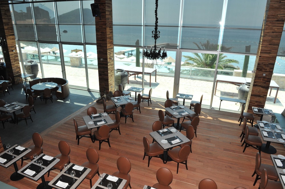 Avala Resort and Villas 36/50