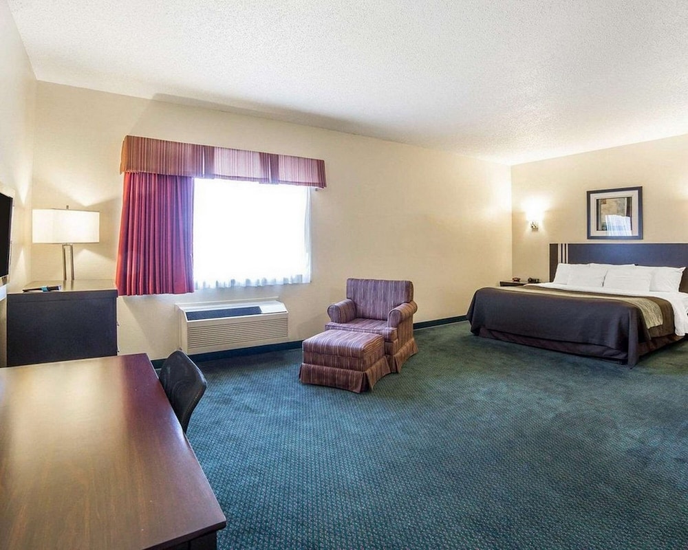 FairBridge Inn and Suites Glendive (ex Comfort Inn) 19/30