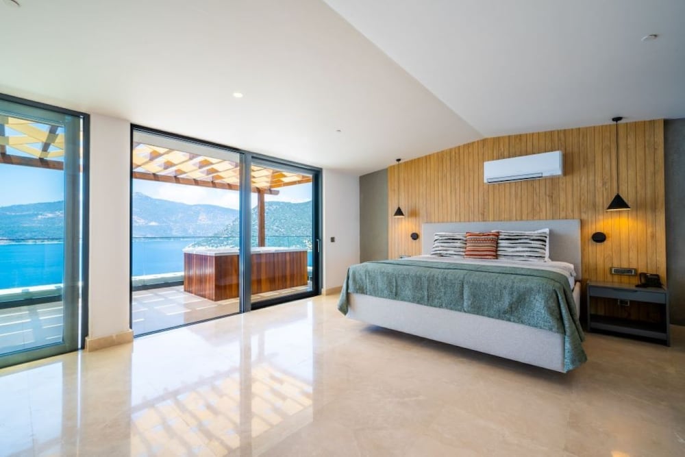 Lures Hotel 16/57