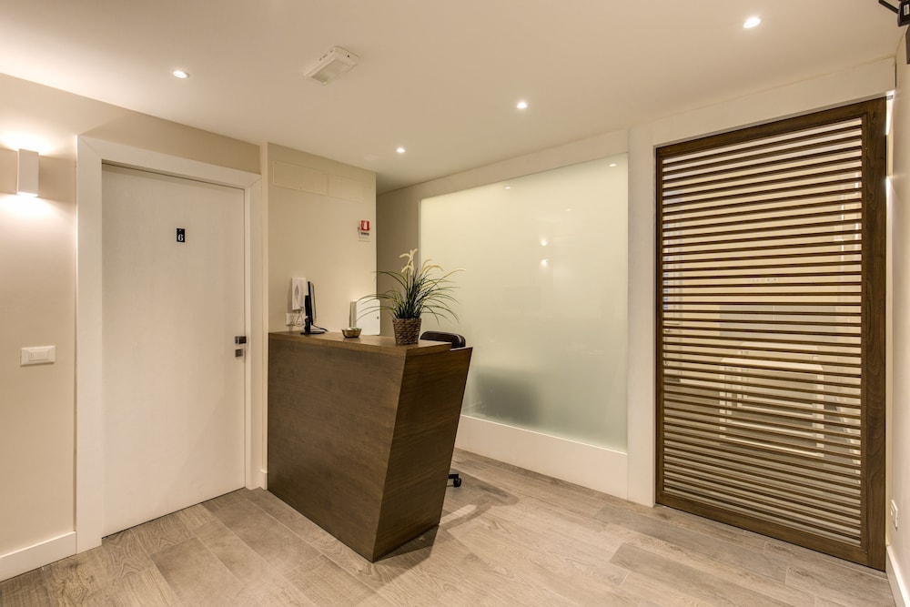 ECCE ROMA SUITES 7/47