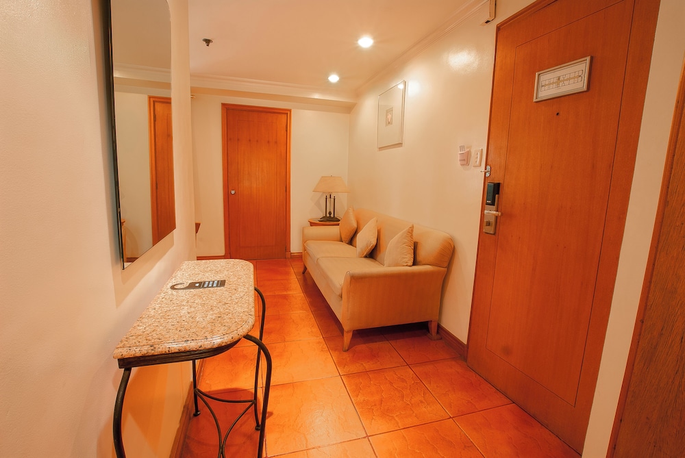 City Garden Suites Manila 41/69