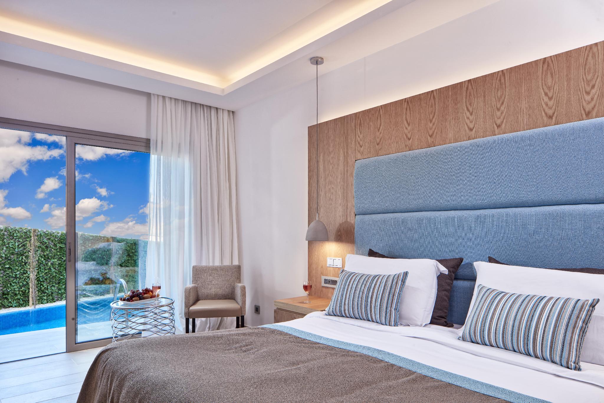 Swim Up, Superior, 1 Queen and 1 Single Bed, Inland View