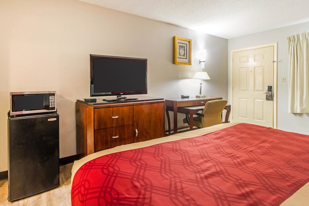 Econo Lodge Athens I-75 18/38