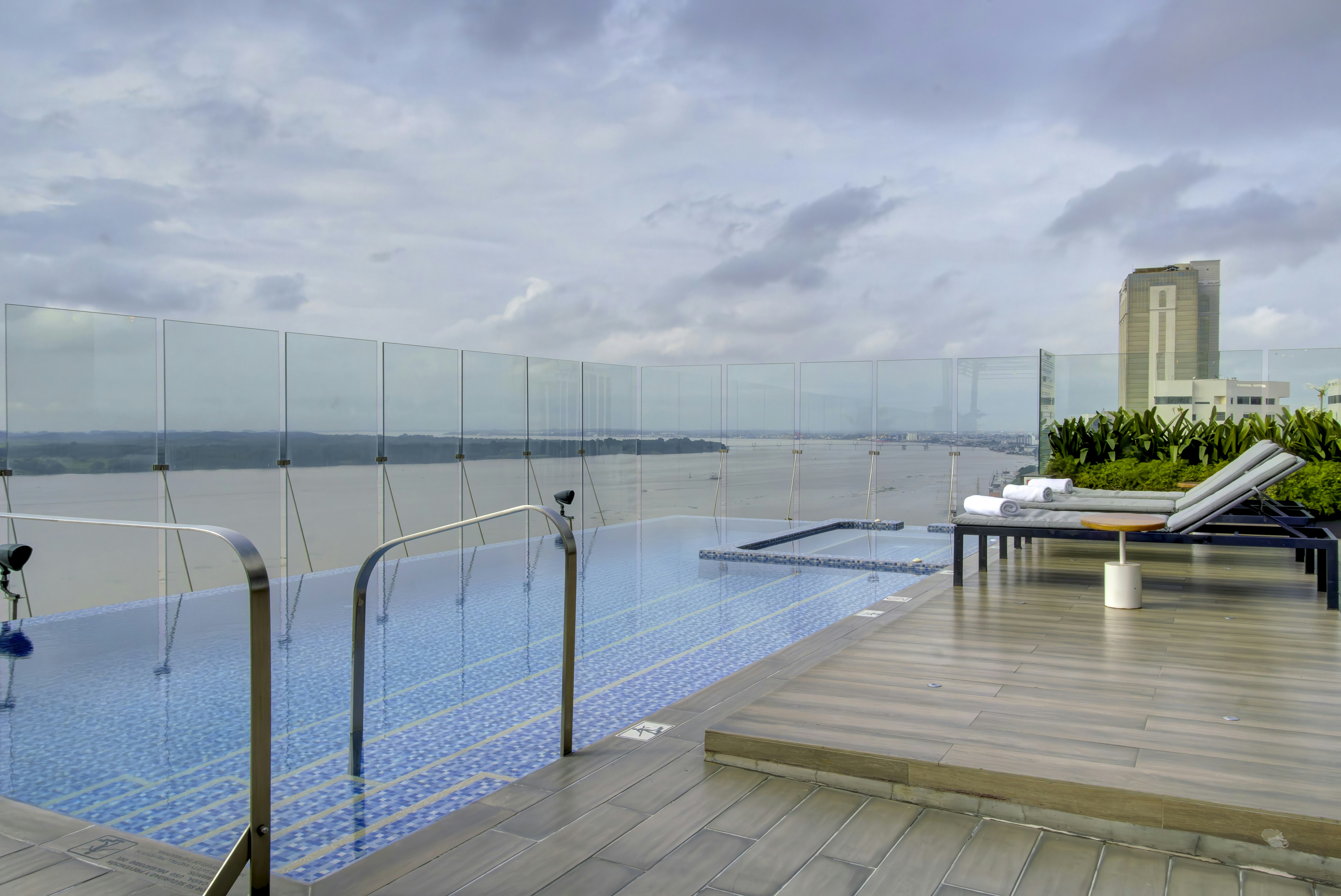 DoubleTree by Hilton Guayaquil 48/49