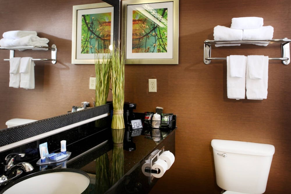 Fairfield Inn Suites By Marriott Cincinnati Eastgate 16/18