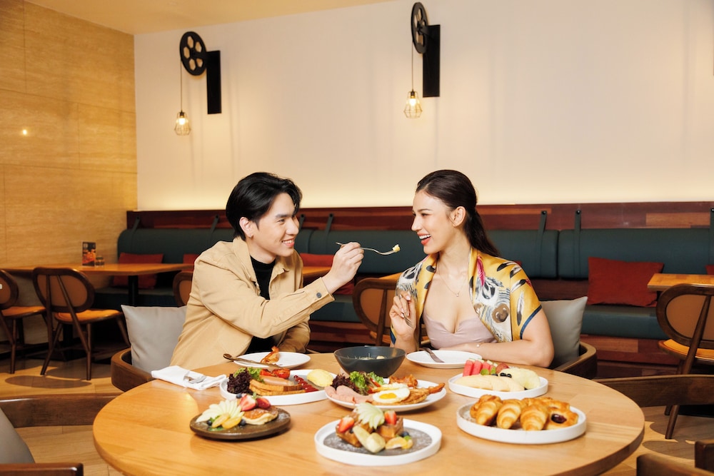 Mercure Bangkok Surawong 49/64