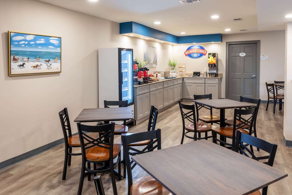 Baymont by Wyndham Biloxi Ocean Springs 51/60