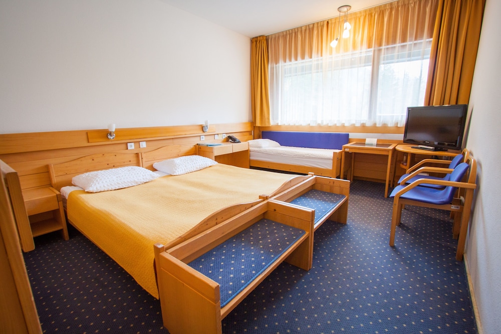 Hotel Spik 3 Star 15/74