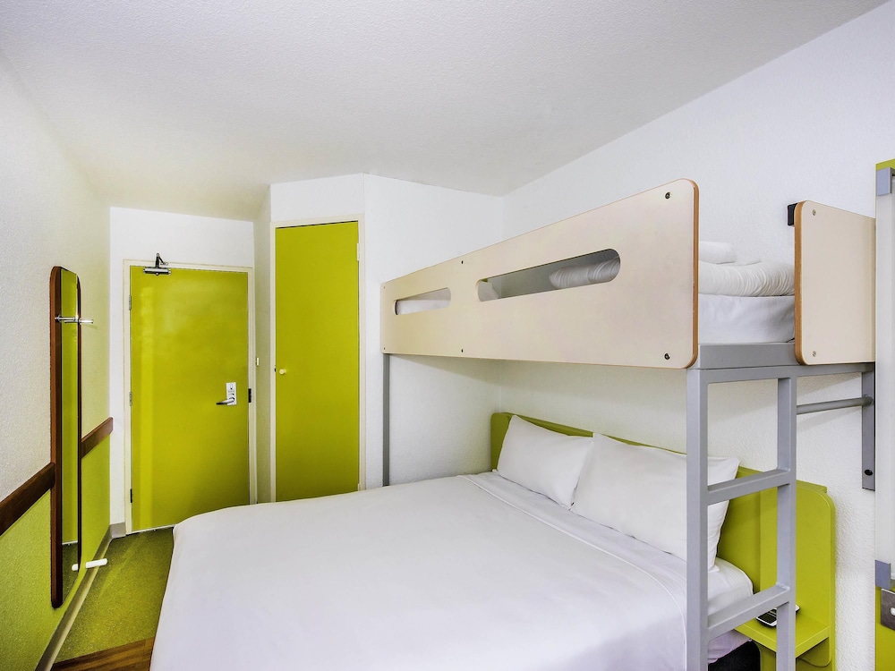 Ibis Budget St Peters 32/54