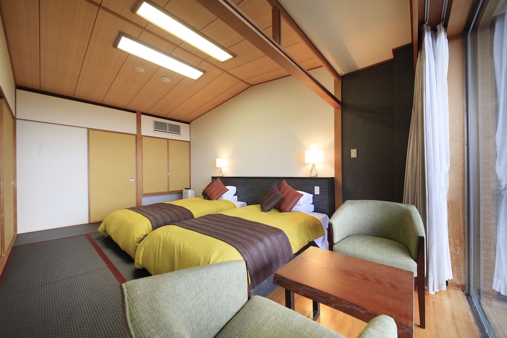 JAPANESE WESTERN, FUTON BED, TWIN BEDS, OCEAN VIEW