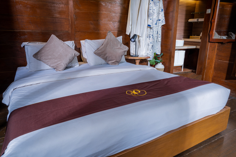River, Cottage, Twin Beds