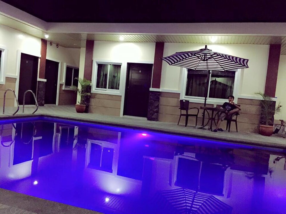 Jo Carter's Hotel & Suites 8/60