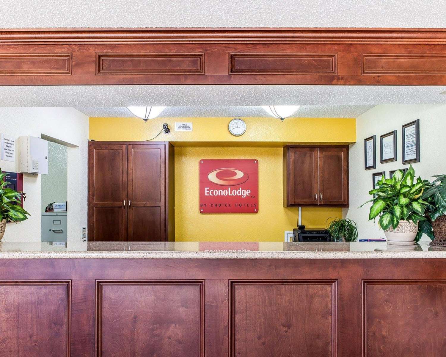 Econo Lodge Cartersville Emerson Lake Point 5/36