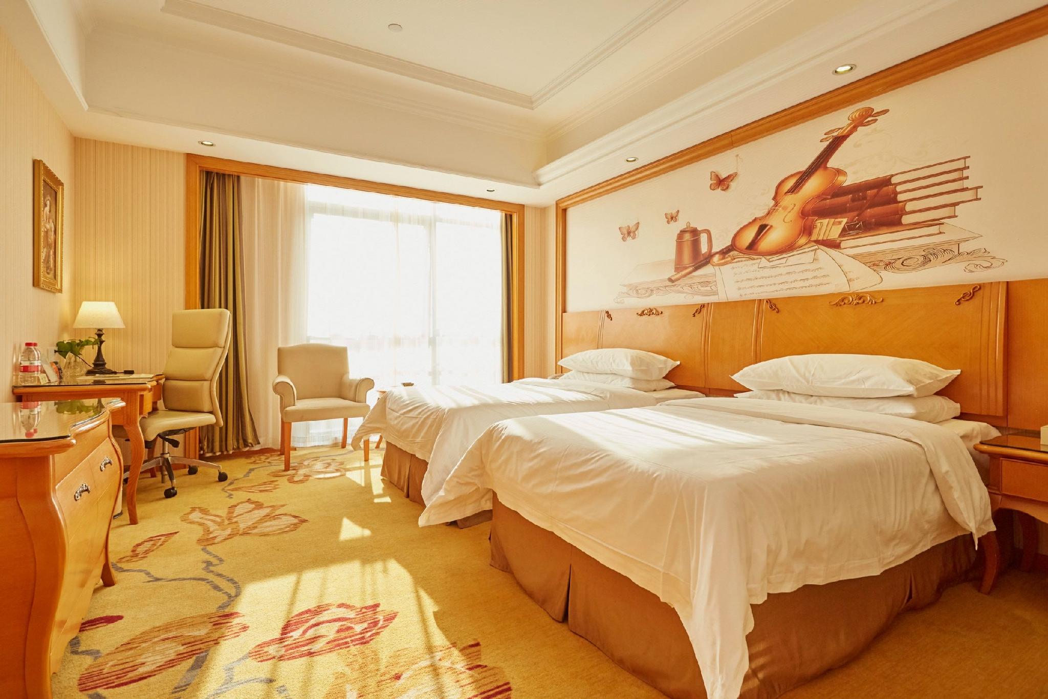Vienna Hotel (Shanghai Meilan Lake Metro Station) 23/41