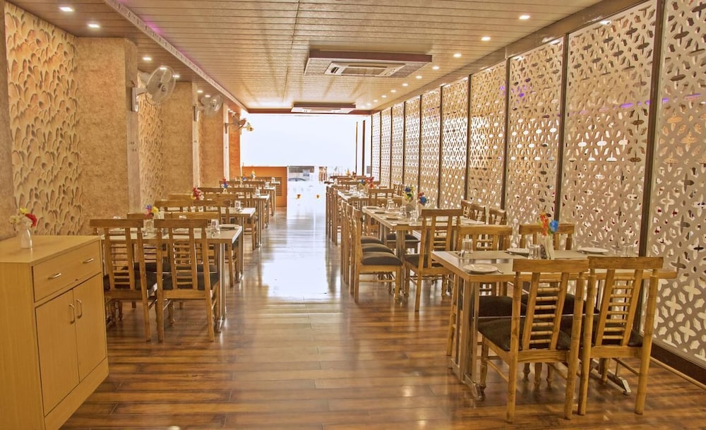 Spring Sky Mughalsarai By ShriGo Hotels 22/33