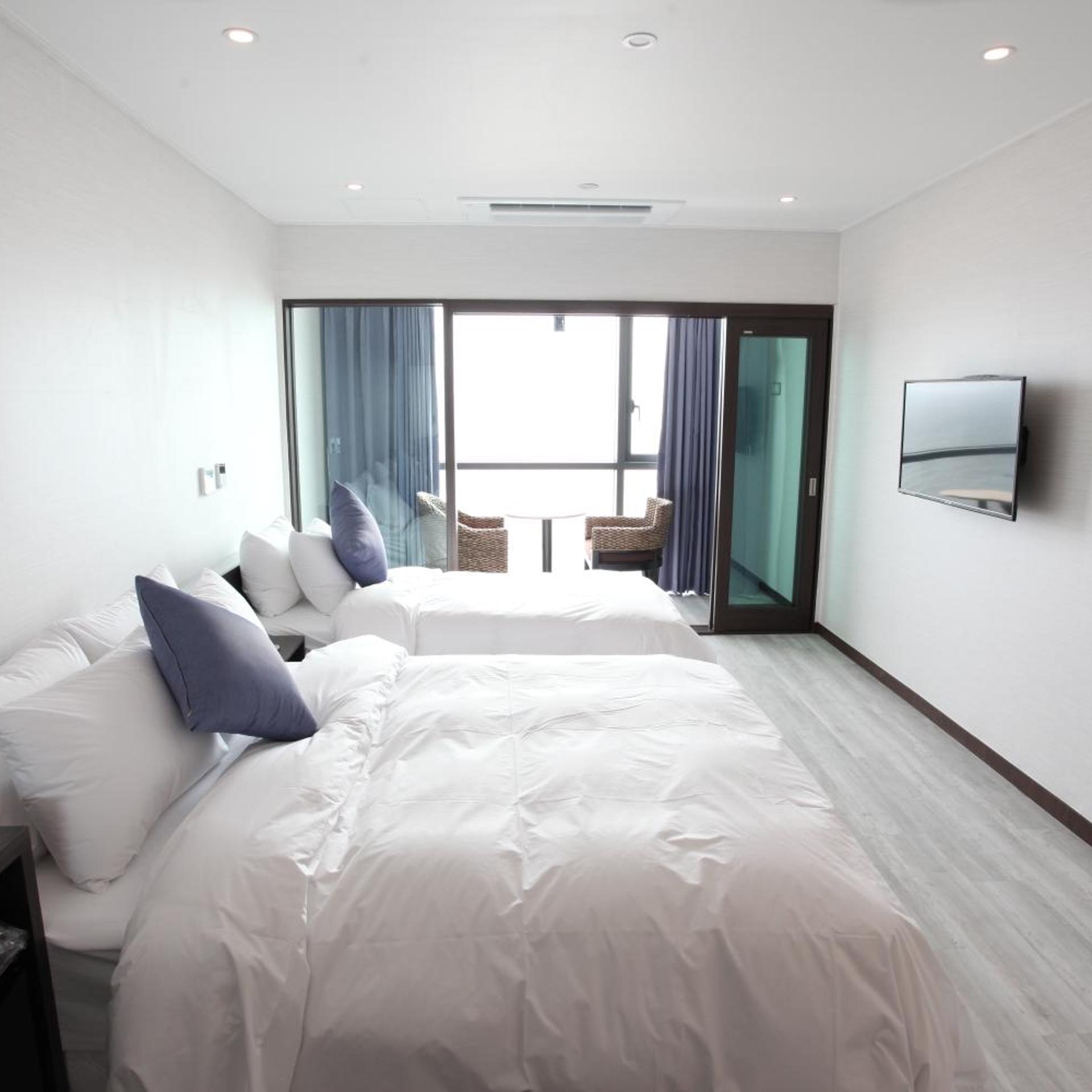 Deluxe, Double or Twin Bed, Sea View, Hotel Wooyeon Flora 3/9