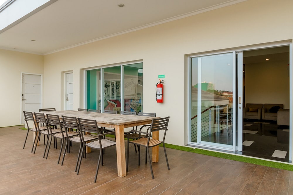 RedDoorz Plus @ Point Phila Cihampelas 36/50