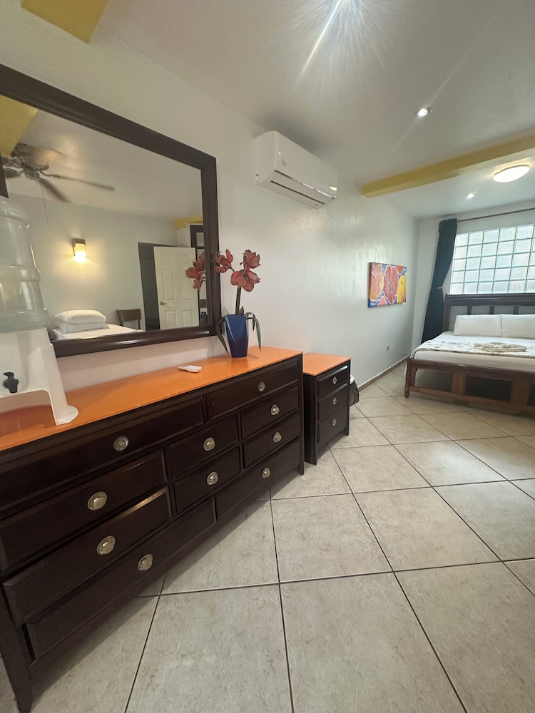 All Seasons Guest House 8/50