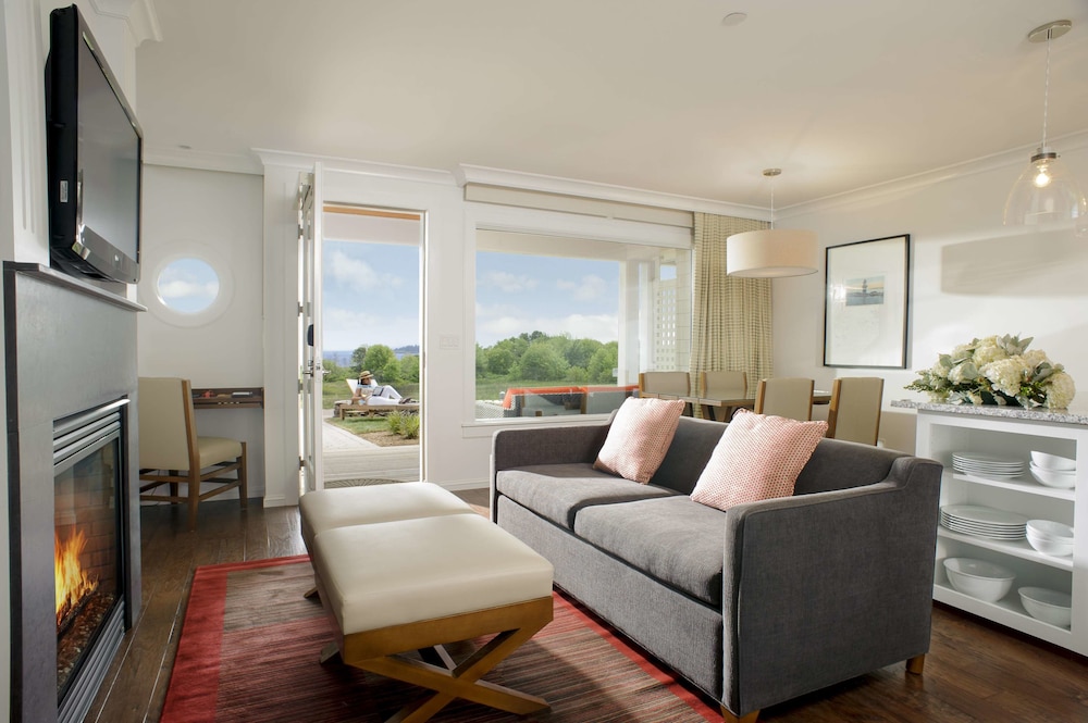 Inn By The Sea 40/66