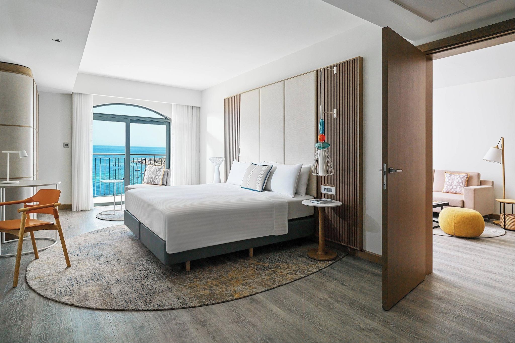 Executive, Suite