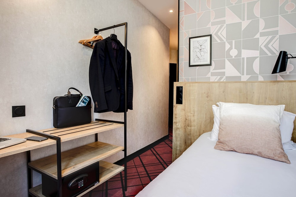 Republik Hotel 3/38