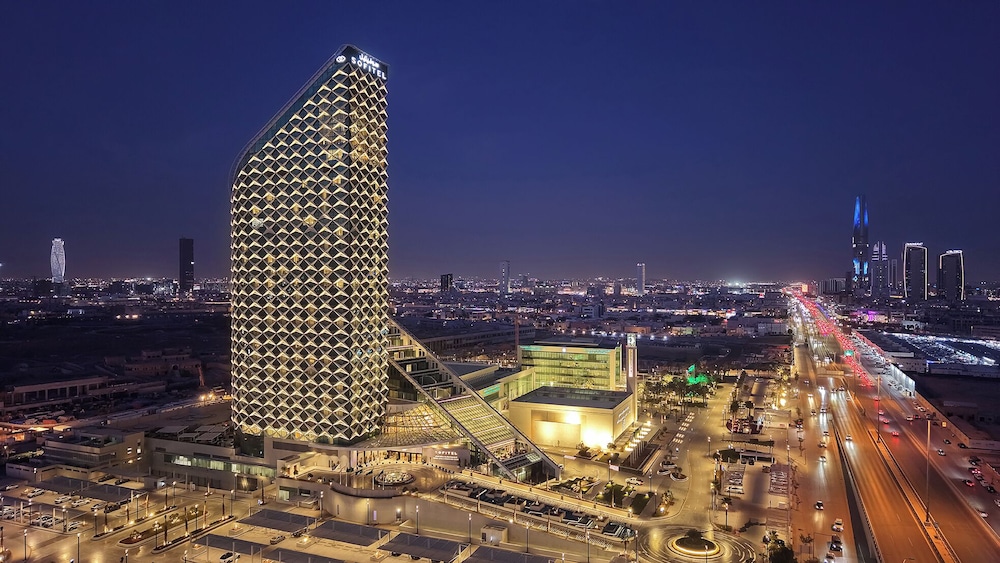 فندق ومركز مؤتمرات سوفيتيل الرياض(Sofitel Riyadh Hotel & Convention Centre) 3/49