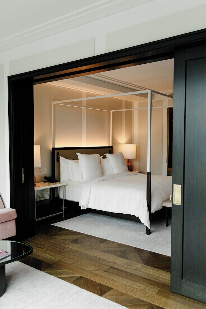 EXECUTIVE, SUITE