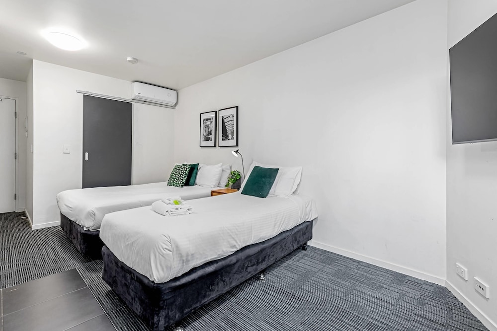 Quality Apartments North Melbourne 26/54