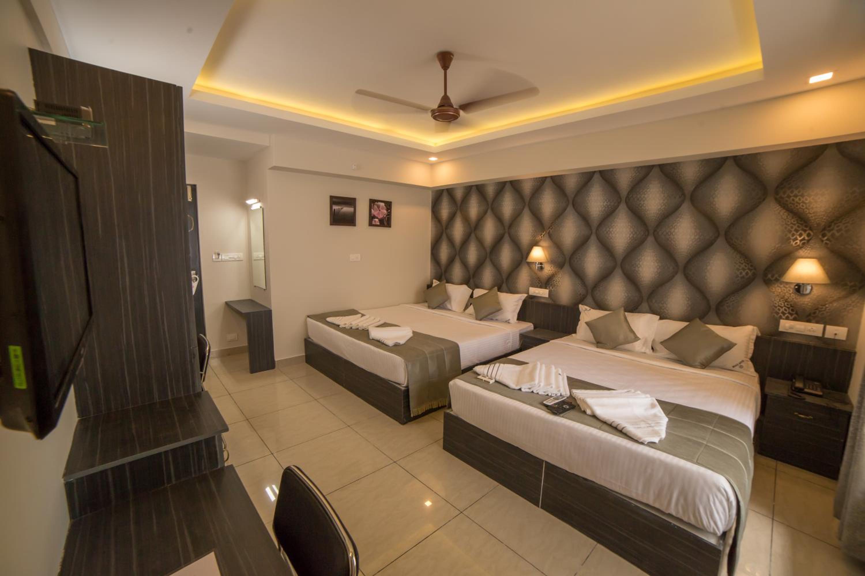 غرفة عائلية بسرير كينج وسرير كوين، South Gate Residency 2/2