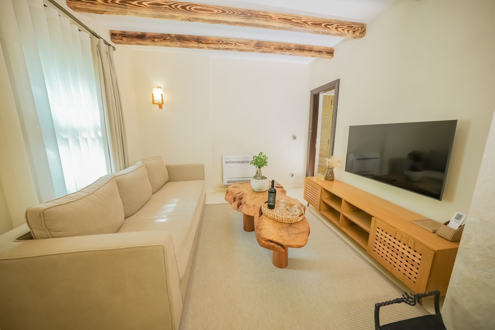 NUUP Hotel 37/56