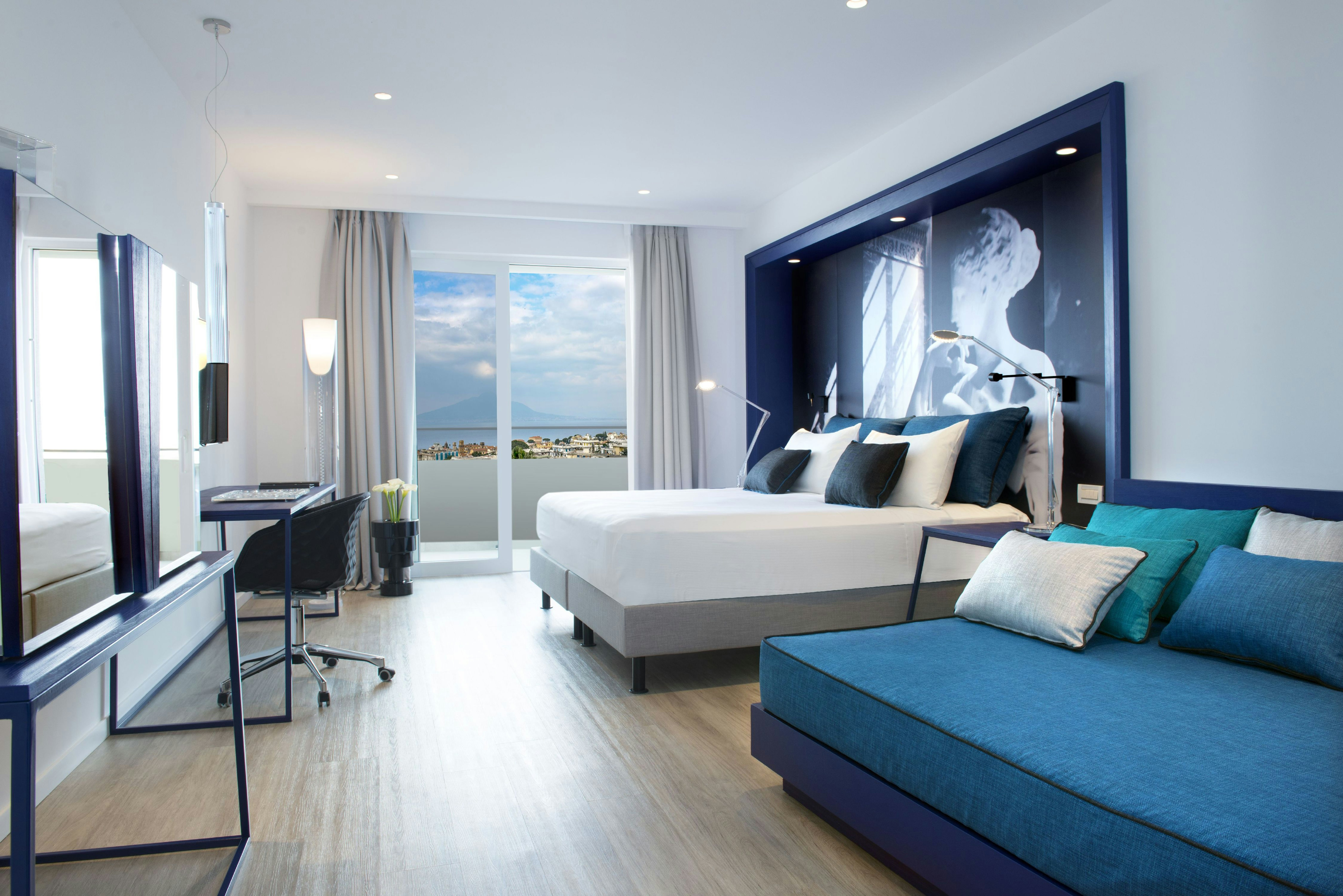 EXECUTIVE, TRIPLE, SEA VIEW