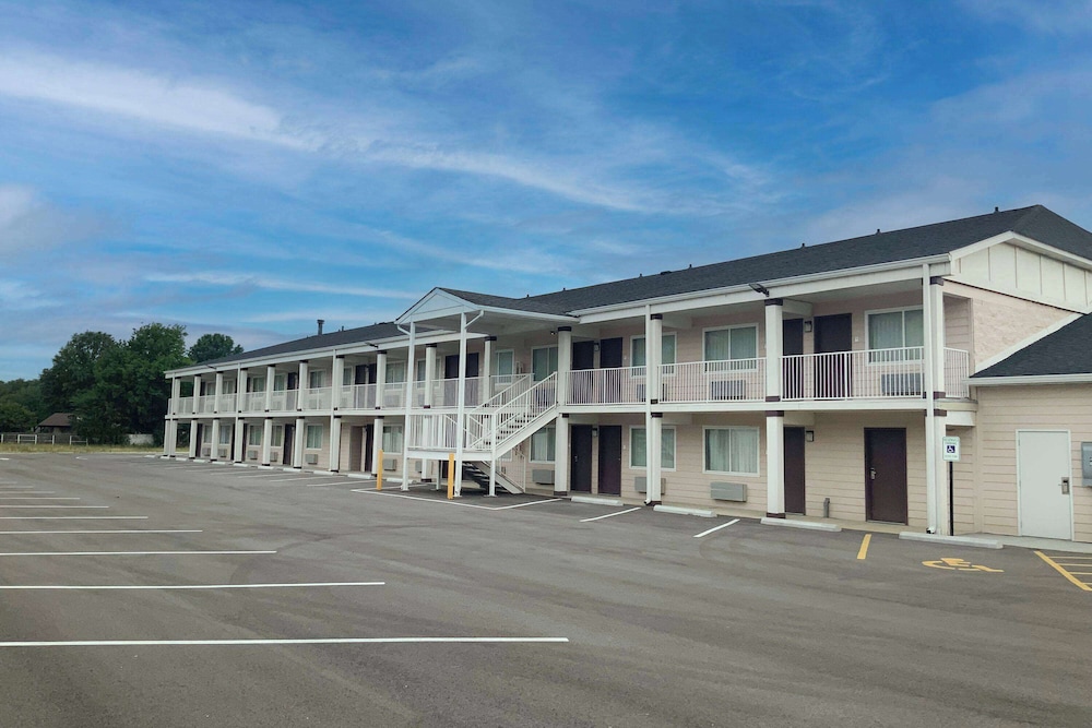 Days Inn by Wyndham Troy IL 4/34