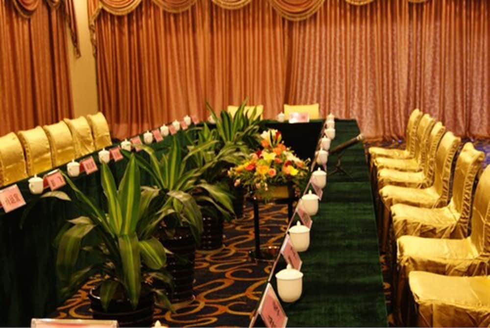 Royal Prince Hotel 18/35