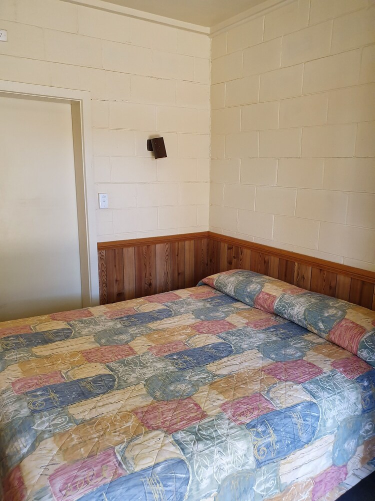 Opal Inn Hotel Motel 33/68